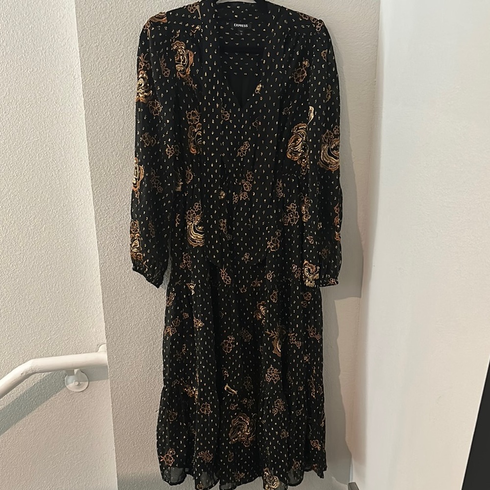 Express Black and Cream V-Neck Bishop Sleeve Sundress